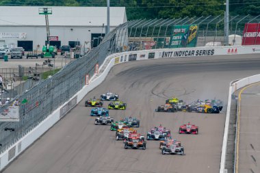 ABD 'li ALEXANDER ROSSI (27), Madison, Illinois' deki World Wide Technology Raceway 'de Bommarito Otomotiv Grubu 500 sırasında kaza yaptı..