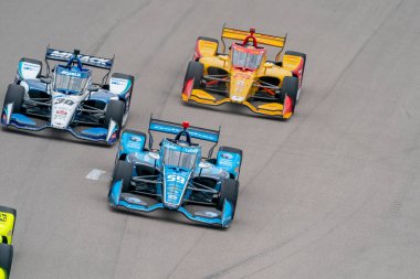 ABD 'li CONOR DALY (59), Madison, Illinois' deki World Wide Technology Raceway 'deki Bommarito Otomotiv Grubu 500 yarışında virajlarda yarıştı..