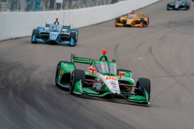 ABD 'li COLTON HERTA (88), Madison, Illinois' deki World Wide Technology Raceway 'de Bommarito Otomotiv Grubu 500 yarışında virajlardan geçmektedir..