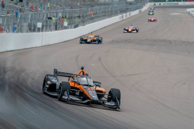 Monterey, Meksika 'dan PATO OWARD (5), Madison, Illinois' deki World Wide Technology Raceway 'de Bommarito Otomotiv Grubu 500 yarışı sırasında virajlardan geçmektedir..