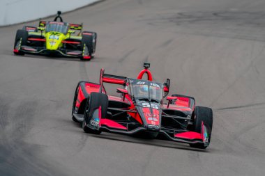 Barcelona, İspanya 'dan ALEX PALOU (R) (55), Madison, Illinois' deki World Wide Technology Raceway 'de Bommarito Otomotiv Grubu 500 için yapılan yarış sırasında virajlardan geçer..