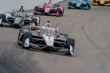 ABD 'li JOSEF NEWGARDEN (1), Madison, Illinois' deki World Wide Technology Hipodromu 'ndaki Bommarito Otomotiv Grubu 500 yarışında virajlardan geçmektedir..