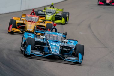 ABD 'li CONOR DALY (59), Madison, Illinois' deki World Wide Technology Raceway 'deki Bommarito Otomotiv Grubu 500 yarışında virajlarda yarıştı..