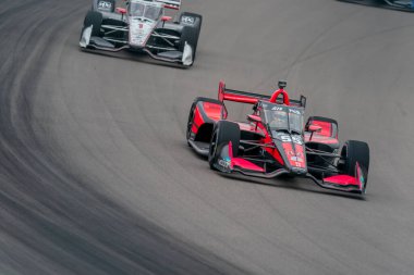 Barcelona, İspanya 'dan ALEX PALOU (R) (55), Madison, Illinois' deki World Wide Technology Raceway 'de Bommarito Otomotiv Grubu 500 için yapılan yarış sırasında virajlardan geçer..