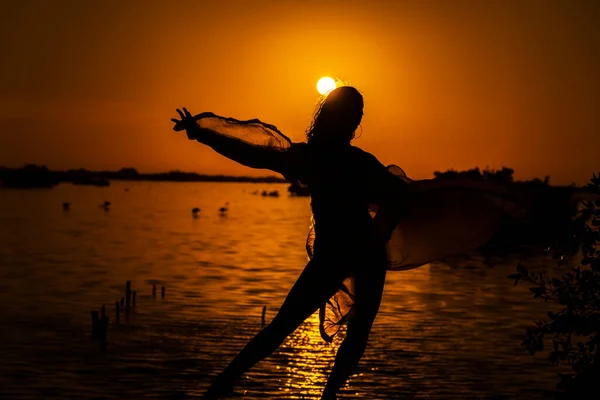 Beautiful Latin Model Silhouetted She Poses Rising Sun Her Exotic — Stock Photo, Image