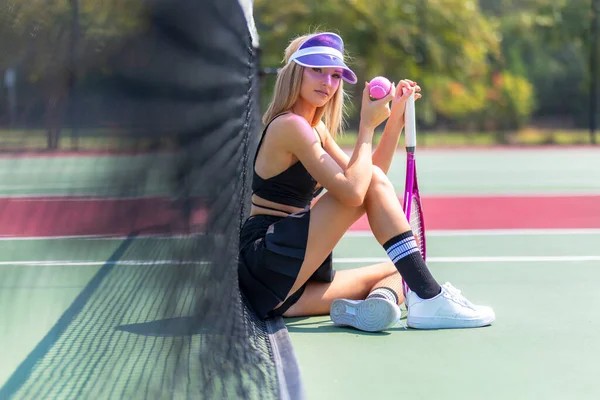 Beautiful Blonde Model Plays Tennis Hot Summers Day — Stock Photo, Image