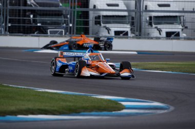 NTT INDYCAR SERIES ekipleri Indianapolis Indiana 'daki Indianapolis Motor Yarış Pisti' nde Hasat pratiği yapıyorlar..