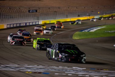 Kurt Busch (1) Las Vegas, Nevada 'daki Las Vegas Motor Yarış Pisti' nde South Point Hotel & Casino 400 için mücadele ediyor..