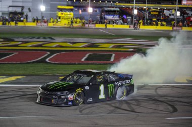 Kurt Busch (1) Las Vegas, Nevada 'daki Las Vegas Motor Yarış Pisti' nde South Point Hotel & Casino 400 kazandı..