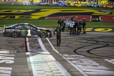 Kurt Busch (1) Las Vegas, Nevada 'daki Las Vegas Motor Yarış Pisti' nde South Point Hotel & Casino 400 kazandı..