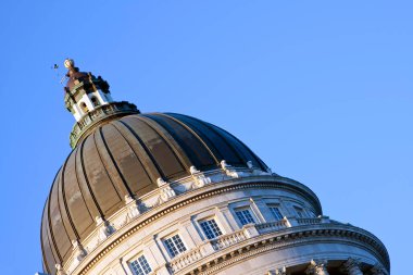 Utah Eyalet Meclisi, Capitol Hill 'e tünemiş, Salt Lake City' ye bakıyor..