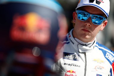 CONNOR ZILISCH (88) gets ready to practice for the Food City 300 in Bristol, TN.