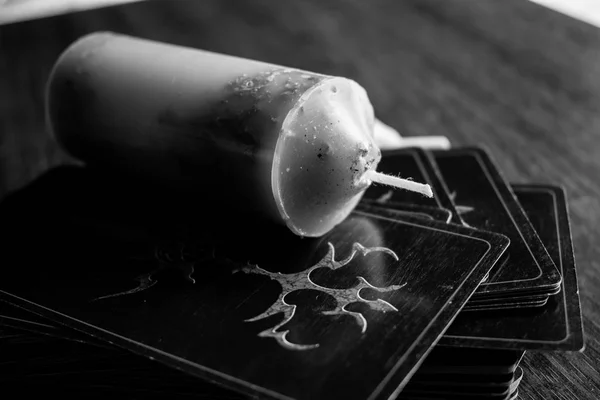 Candles and tarot cards. — Stock Photo, Image