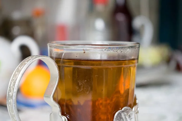 Herbata w uchwyt na kubek rosyjski. — Zdjęcie stockowe