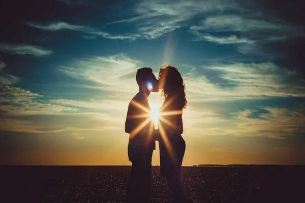 Loving Couple Kissing Sunset — Stock Photo, Image