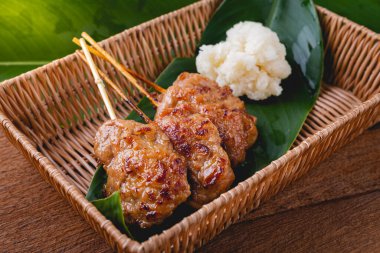 Izgara domuz eti ve pilav, Tayland sokak yemeği.