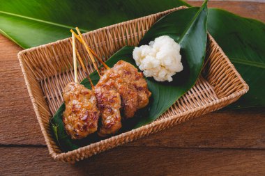 Izgara domuz eti ve pilav, Tayland sokak yemeği.