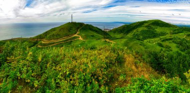 Sahalin tepelerinde. Panorama.