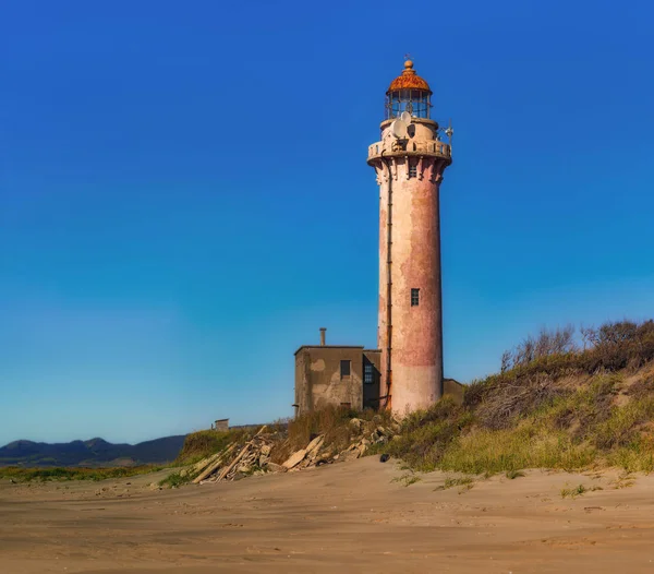 Sacalina. Farol velho no Cabo Slepikovsky . — Fotografia de Stock