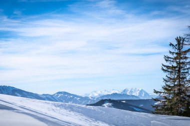 Yayla Kaiserau görünümünden dağlara Rottenmanner Tauern ve 