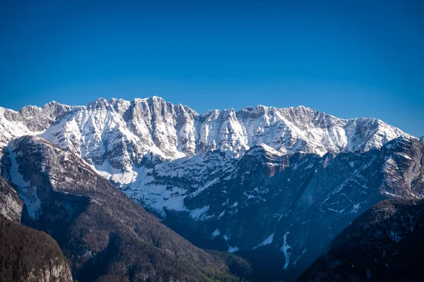 Blick von Vrsic durch das Soca-Tal auf die slowenischen Berge — Stockfoto