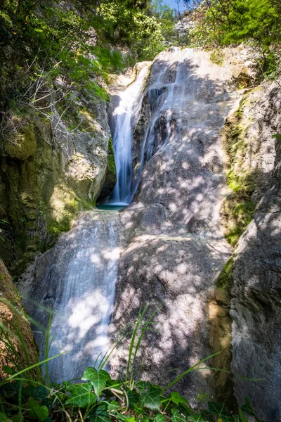 Cascada Sentonina Staza en el sendero Sentonas entre Rabac y Labin — Foto de Stock