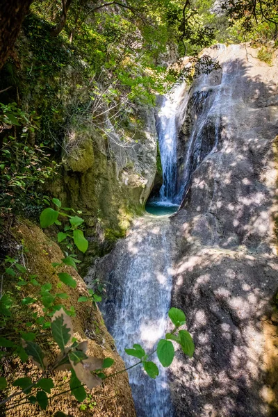 Cascada Sentonina Staza en el sendero Sentonas entre Rabac y Labin — Foto de Stock