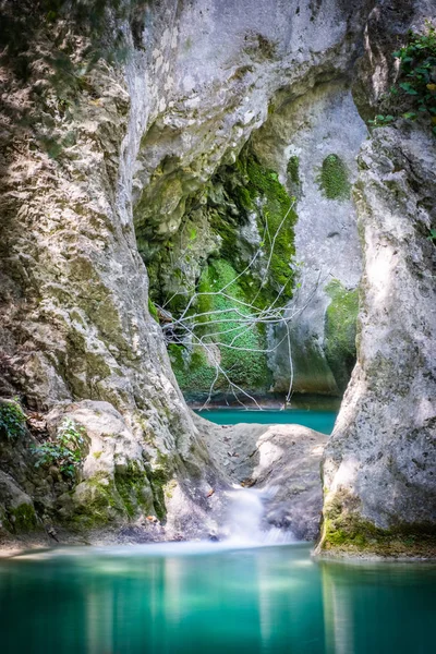 Cascada Sentonina Staza en el sendero Sentonas entre Rabac y Labin — Foto de Stock