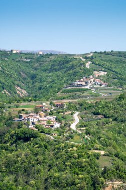 Butoniga Gölü yakınlarındaki Küçük köyler Sculci ve Paladini, Istria,