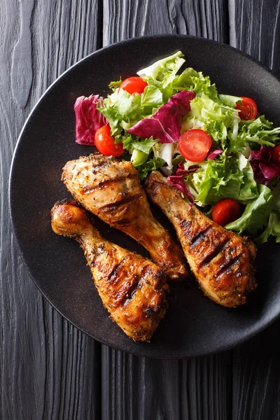 Tasty Food Serving Grilled Chicken Drumsticks Fresh Vegetable Salad Close — Stock Photo, Image