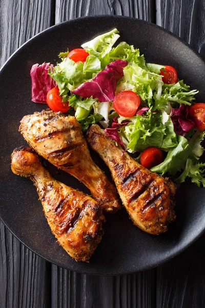 Crispy Grilled Chicken Legs Fresh Vegetable Salad Close Plate Vertical — Stock Photo, Image