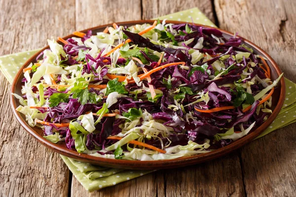 Mélanger Salade Chou Blanc Rouge Avec Des Carottes Des Oignons — Photo