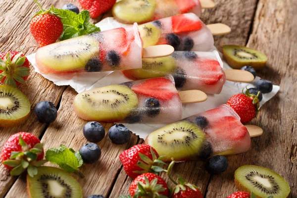 Healthy Whole Fruit Popsicles Strawberries Kiwi Blueberries Stick Close Table — Stock Photo, Image