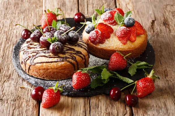 Biscuit Cakes Decorated Chocolate Powdered Sugar Mint Summer Berries Close — Stock Photo, Image