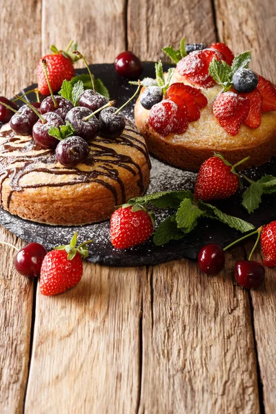 Beautiful Berry Cakes Chocolate Mint Strawberries Cherries Blueberries Close Table — Stock Photo, Image