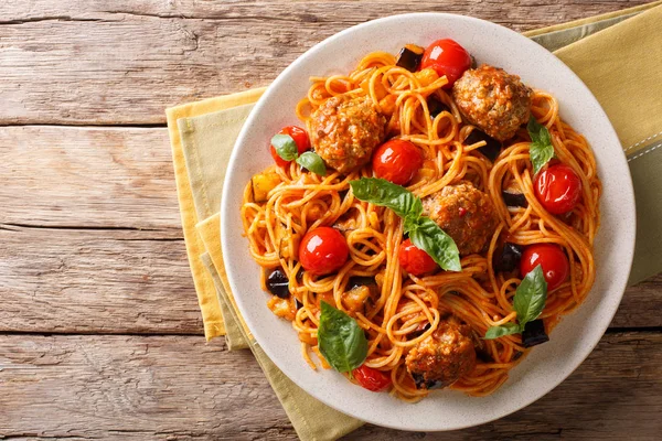 Homemade Meat Balls Spaghetti Aubergines Tomatoes Close Plate Horizontal Top — Stock Photo, Image