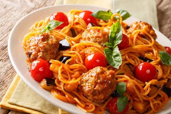 Homemade Meat Balls Spaghetti Aubergines Tomatoes Close Plate Horizonta — Stock Photo, Image