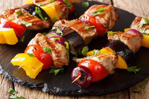 Juicy Grilled Kebabs Pork Tomatoes Pepper Onions Eggplants Close Slate — Stock Photo, Image