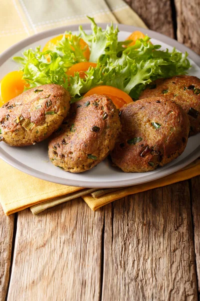 Tuna Patties Herbs Fresh Vegetable Salad Close Plate Table Vertica — Stock Photo, Image