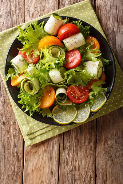 Organic Salad Zucchini Tomatoes Lettuce Lime Dressed Olive Oil Close — Stock Photo, Image