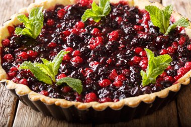 pasta açmak ile yaz meyveleri dekore edilmiştir yakın nane ile-