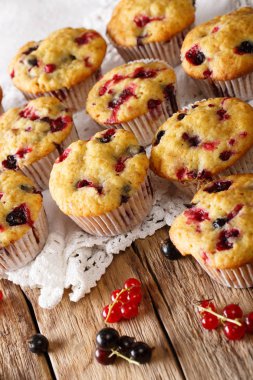 Berry muffin siyah ve kırmızı frenk üzümü yakın çekim tablosundaki ile. Vertica