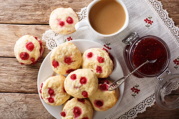 Scones Landhausstil Mit Beeren Werden Mit Englischem Tee Und Marmelade — Stockfoto