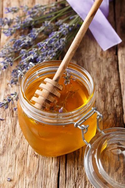 Geurende Verse Lavendel Honing Een Glazen Pot Close Een Tafel — Stockfoto