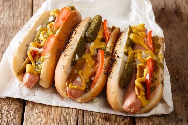 Delicioso Cachorro Quente Estilo Chicago Com Mostarda Legumes Saborear Close — Fotografia de Stock