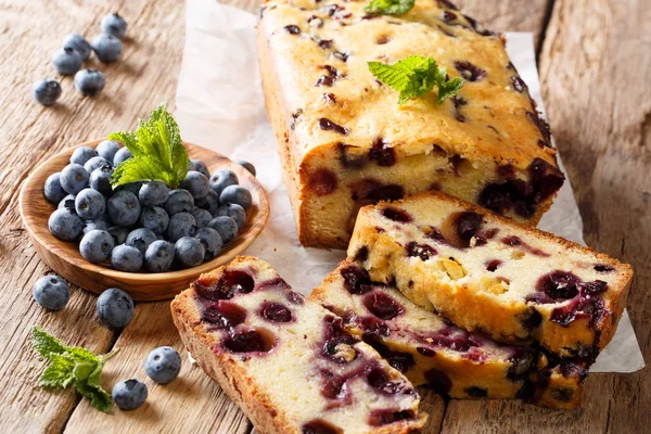 Verse Bosbessen Brood Van Brood Muffin Cake Met Mint Close — Stockfoto