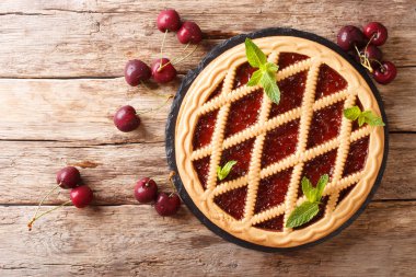 lezzetli açık vişneli tart Crostata yakın çekim bir tablo. Horizont