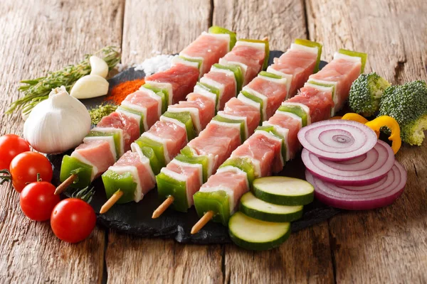 Close Skewers Juicy Meat Vegetables Raw Kebab Pork Meat Close — Stock Photo, Image