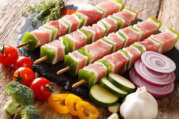 Preparation Barbecue Raw Shish Kebab Green Pepper Skewers Close Vegetables — Stock Photo, Image