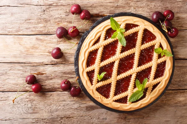 Delicious open cherry pie Crostata close-up on a table. Horizont — Stock Photo, Image